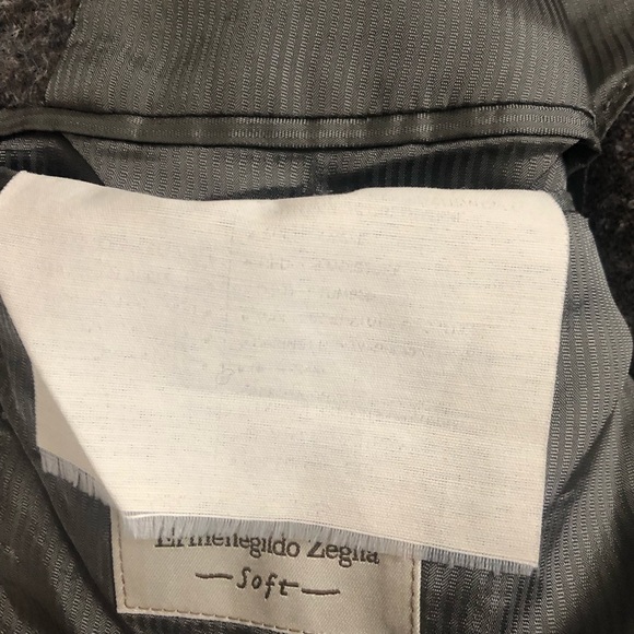 JACKET - Men's Ermenegildo Zenga Soft Textured Wool Grey Blazer. Size L or 43R. - Picture 13 of 16